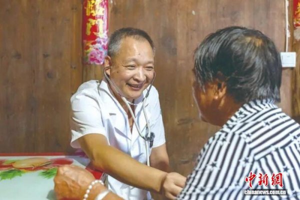 华瑞优配 （乡村行·看振兴）乡村医生坚守34载：一根银针换乡亲一声“明呐”
